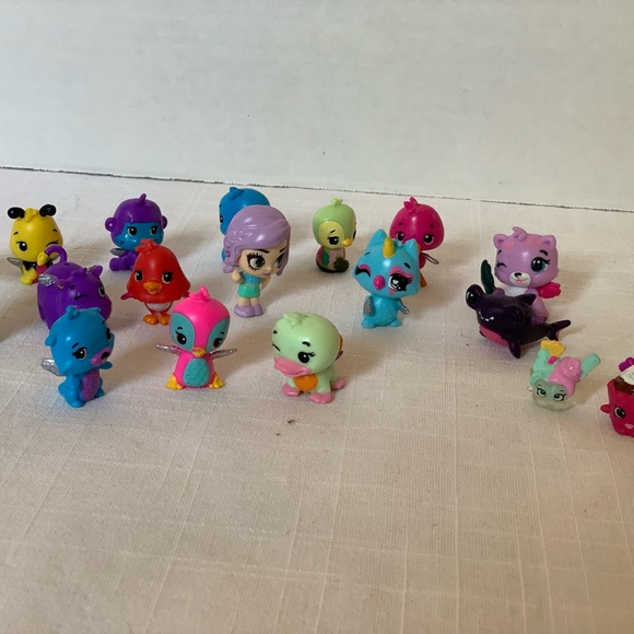 HATCHIMALS Lot of assorted Hatchimals plus 2 Shopkins - Picture 2 of 4